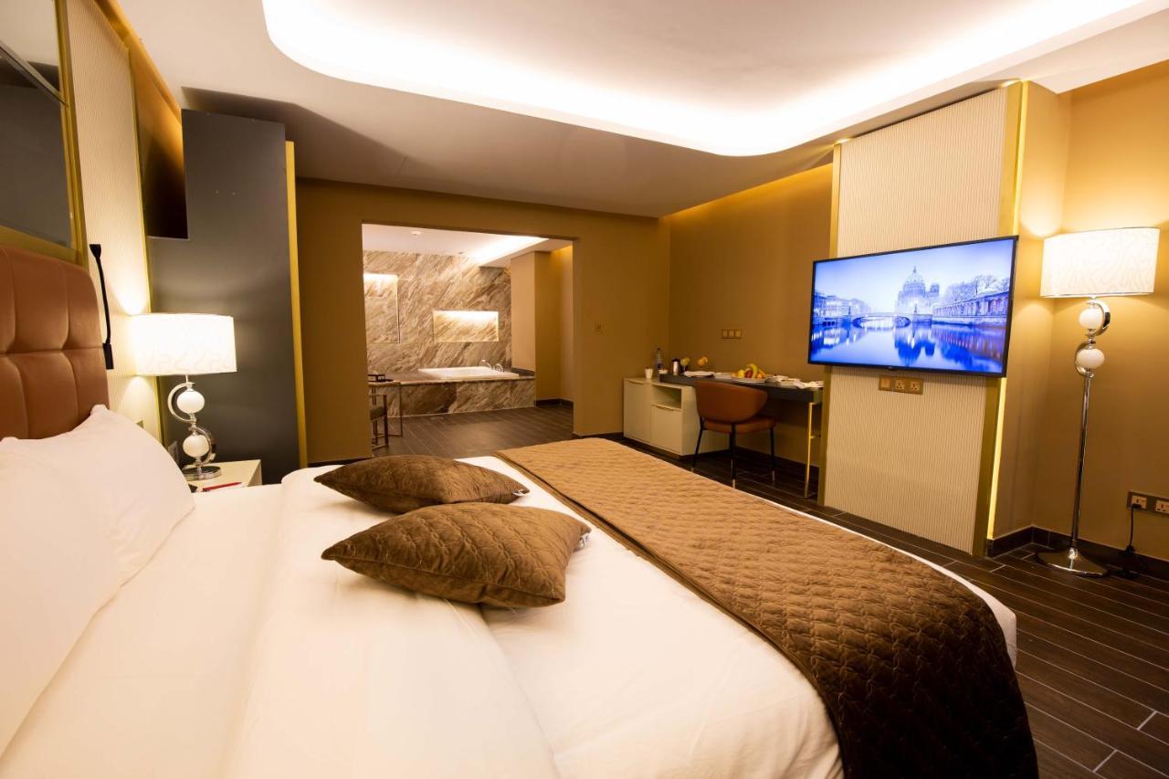 Petra Moon Luxury Hotel Wadi Musa Exterior photo Suite