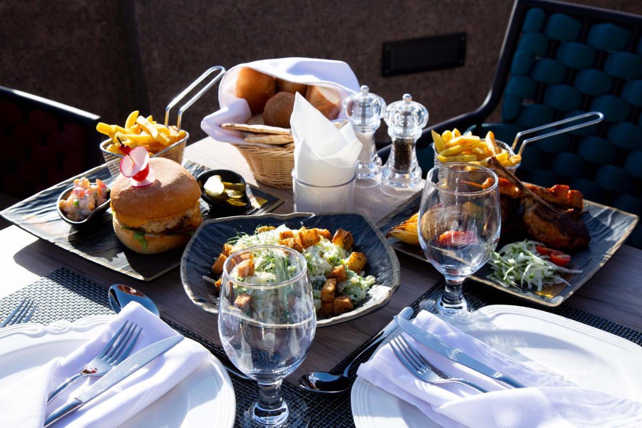 Petra Moon Luxury Hotel Wadi Musa Exterior photo A selection of tapas